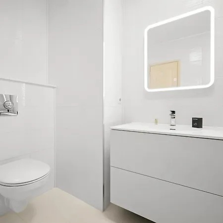 Pour Deux Tres Jolie Au Centre