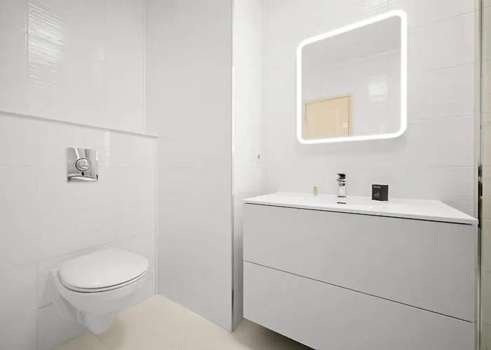 Pour Deux Tres Jolie Au Centre