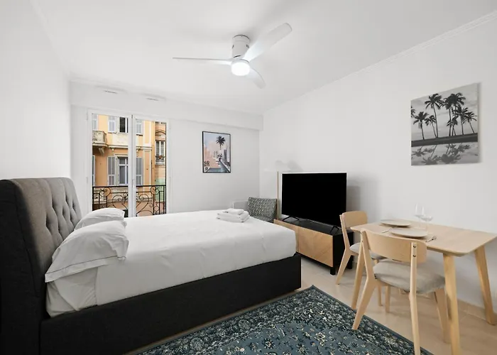 Pour Deux Tres Jolie Au Centre * Menton